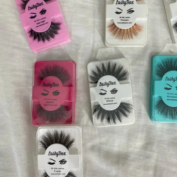 EYELASH BUNDLE | 9 Pairs of eyelashes | SILK LASHES - Picture 3 of 5